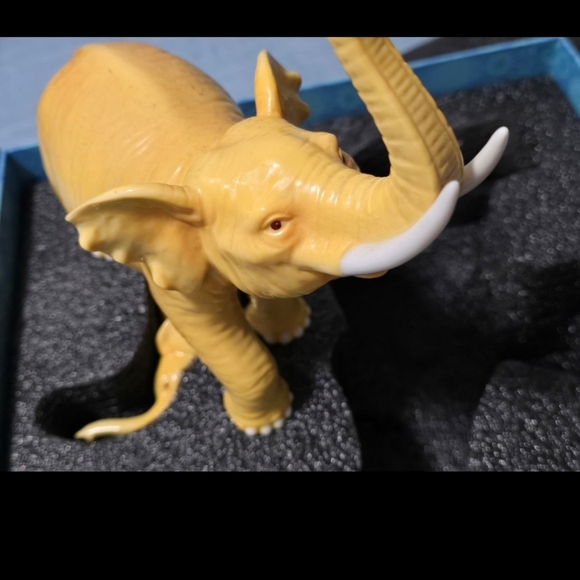 Franz Porcelain Elephants FZ0387 $130 or Best Offer - Picture 5 of 8